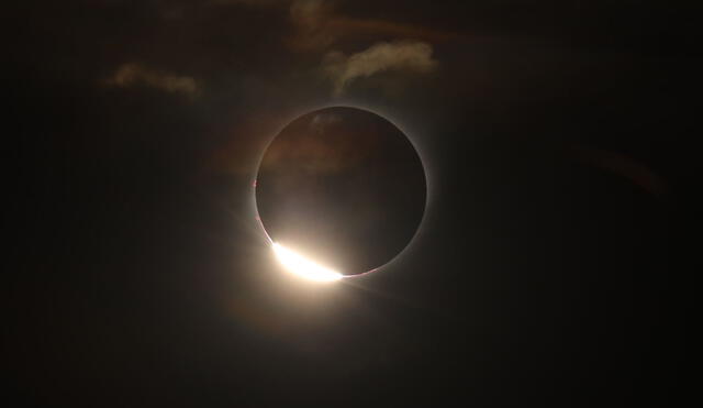 El eclipse solar es una invitación astrológica a todos los civiles creyentes de este estudio de los astros para hacerse preguntas existenciales. Foto: EFE