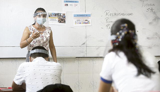 Docentes recibirán un aumento en su remuneración mensual. Foto: Andina