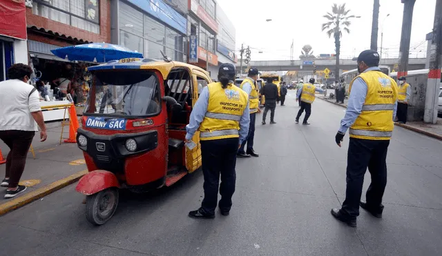 San Juan de Miraflores: inspectores intervinieron a más de 17 conductores informales en principales vías del distrito.