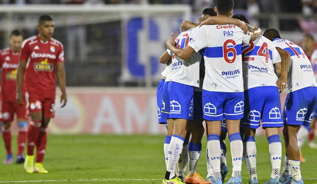 Universidad Católica se ubica en la décima posición del torneo local y solo ganó 4 partidos. Foto: AFP