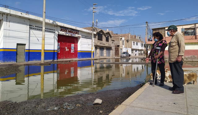 Los indignados moradores manifestaron que esta situación afecta a los negocios locales. Foto: Rosa Quincho