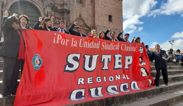 Los docentes protestaron en la Plaza Mayor de Cusco. Foto: La República