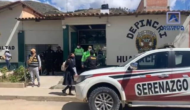 Al ver a su rival en el piso, el homicida desaparece de la escena del crimen corriendo. Foto: PNP