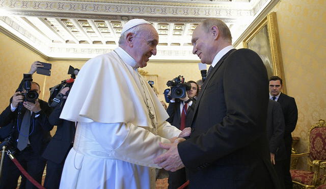 Encuentro entre el presidente de Rusia y el Papa Francisco. Foto: AFP