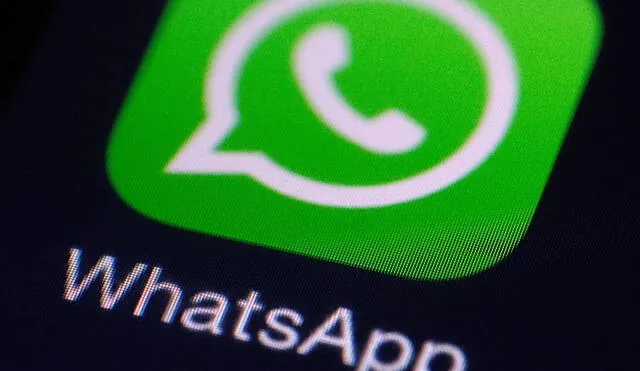 Este proceso de instalación de WhatsApp lo puedes hacer en un móvil Android o en un iPhone. Foto: Xataka