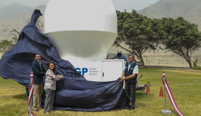El equipo de ingenieros del Instituto Geofísico del Perú (IGP) trasladará el primer radar SOPHy a Huancayo. Foto: ANDINA / Héctor Vinces