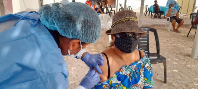 Vacunación en personas mayores de 50 años arrancó en Tacna. Foto:Diresa