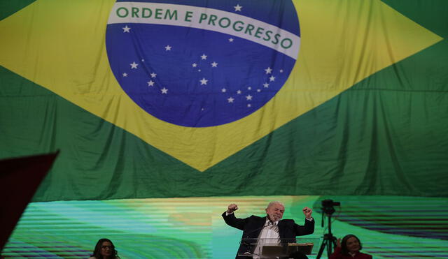 El exmandatario brasileño Luiz Inácio Lula da Silva presentó este sábado su candidatura a las elecciones presidenciales en Sao Paulo (Brasil). Foto: EFE