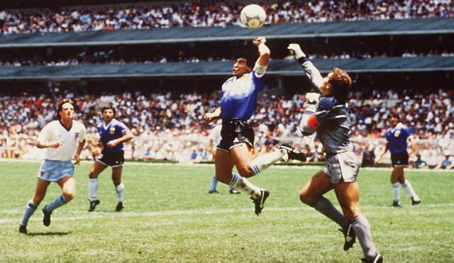 Diego Armando Maradona ante Inglaterra en México 86. Foto: Archivo