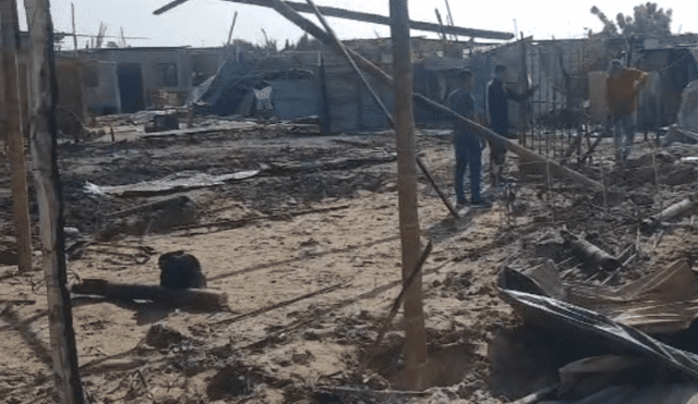 Material precario de las viviendas propició que el fuego se extienda rápidamente. Foto: Captura de vídeo Chilalo Noticias