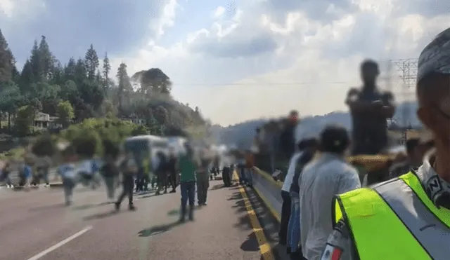 Toma de la autopista México-Puebla por el robo de un menor de 10 años el 5 de mayo de 2022. Foto: Guardia Nacional de México.