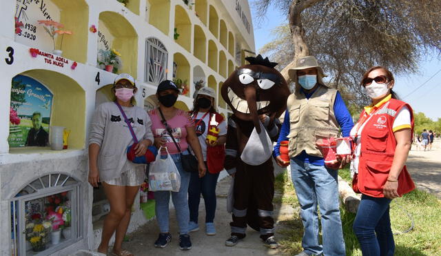 Brigadas de salud sensibilizan a piuranos para prevenir en dengue. Foto: Diresa.