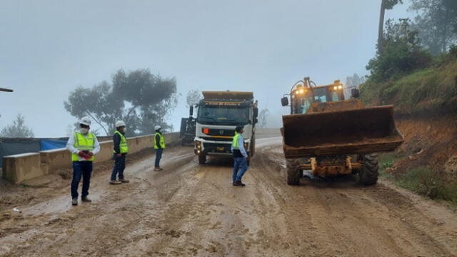 Trabajos se realizan con maquinaria en la carretera ubicada en la sierra de Piura. Foto: MTC