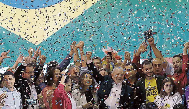 Carrera presidencial. Lula da Silva lanzó su nominación rodeado de figuras de la izquierda brasileña y apostó por “la mayor revolución pacífica”. Foto: EFE