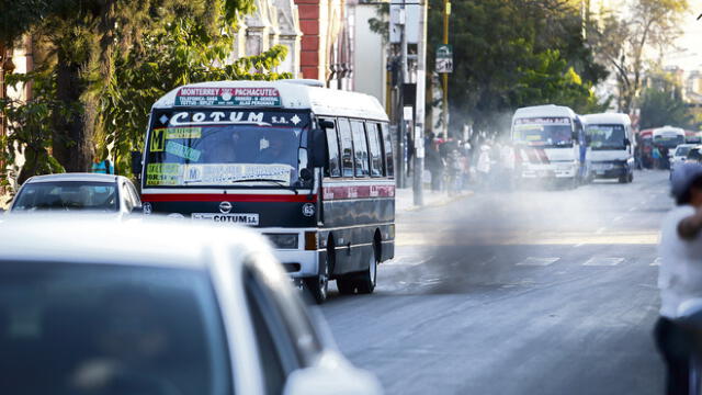 Peligro. Estudios concuerdan en que el 70% de la contaminación del aire es originada por el parque automotor. Foto: La República/Rodrigo Talavera