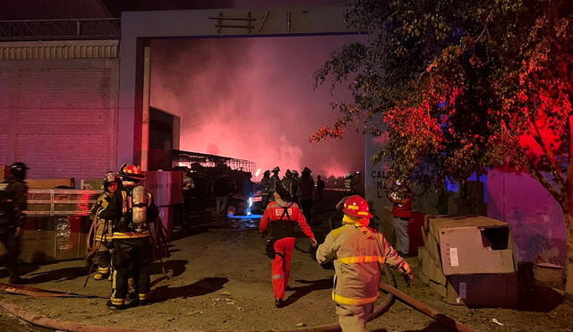 Fuego empezó alrededor de las 6.00 p. m. Foto: Raul Egusquiza / URPI-LR