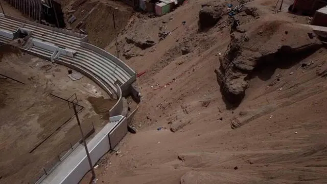Complejo deportivo San Pedro de Chimbote en riesgo por deslizamientos. Foto: Contraloría.