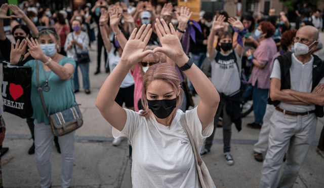 Concentración de mujeres dada en octubre de 2021, bajo el lema "Aborto libre y educación sexual, un grito global" en Madrid. Olmo Calvo / El País