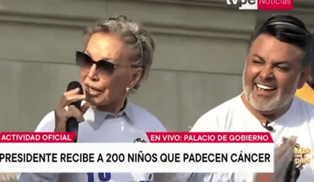 Cecilia Bracamonte entona "Color esperanza" al presidente Pedro Castillo. Foto: TV Perú