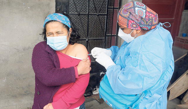 Le toca. Hay grupos que no han completado su vacunación. Foto: Félix Contreras/La República
