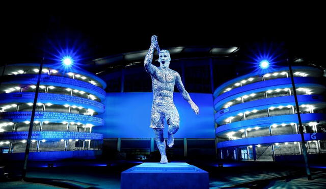 Andy Scott construyó la estatua del argentino. Foto: Manchester City.