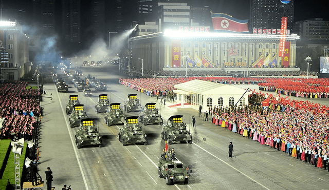 Desfile militar para celebrar el 90 aniversario de la fundación de la República Popular de Corea, el 25 de abril. Foto: AFP