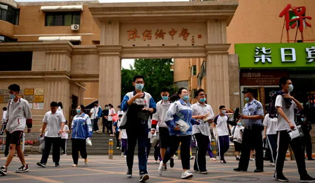 Cada año, miles de estudiantes rinden el gaokao para entrar a las universidades de China. Foto: AFP
