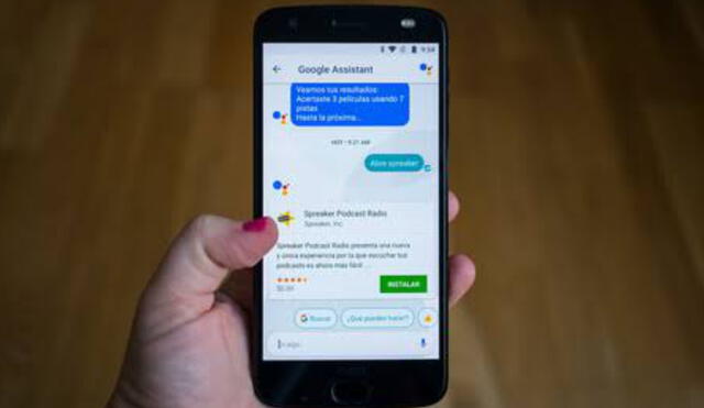 Google Assistant ha transformado a los smartphone en potentes traductores profesionales. Foto: Xataka