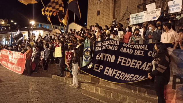 Jóvenes cusqueños tomaron las calles para exigir la derogatoria de la contrarreforma universitaria. Foto: Alexander Flores/URPI