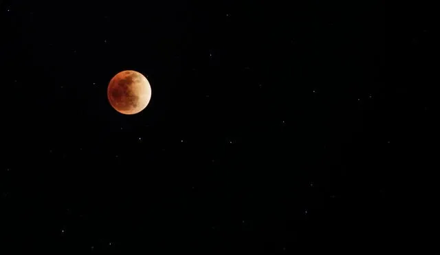La 'luna de sangre' vista desde Arequipa. Foto: Rodrigo Talavera/La República Arequipa