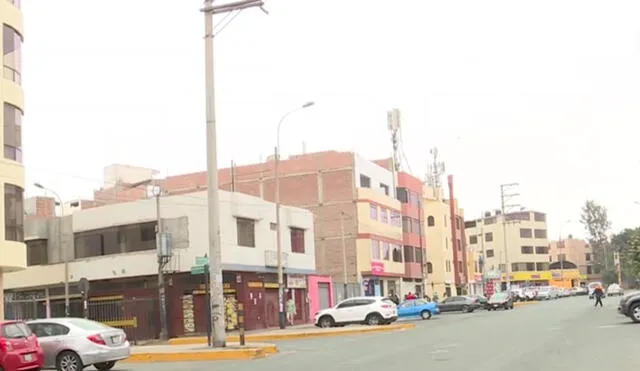 Vecinos de la urbanización Los Parrales en Surco exigen mayor seguridad ante tanta delincuencia en la zona. Foto: captura América TV