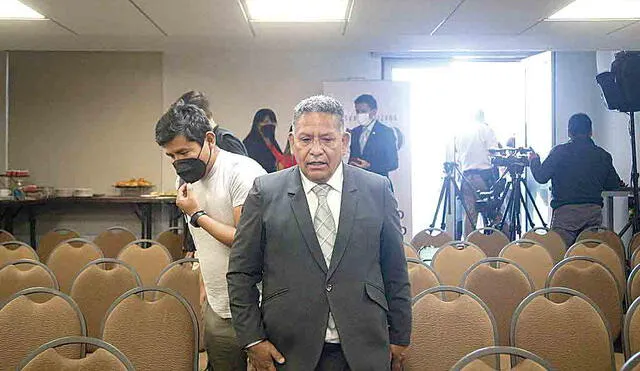 En la mira. Ricardo Medina es cuestionado por copiar trabajo. Foto: La República