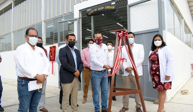 Luis Díaz Bravo (centro) inauguró obra en centro de salud Cerropón. Foto: GRL