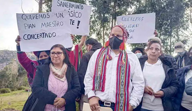 Visita. Ministro de Cultura recorrió cuatro comunidades del parque de Sacsayhuaman. Foto: La República