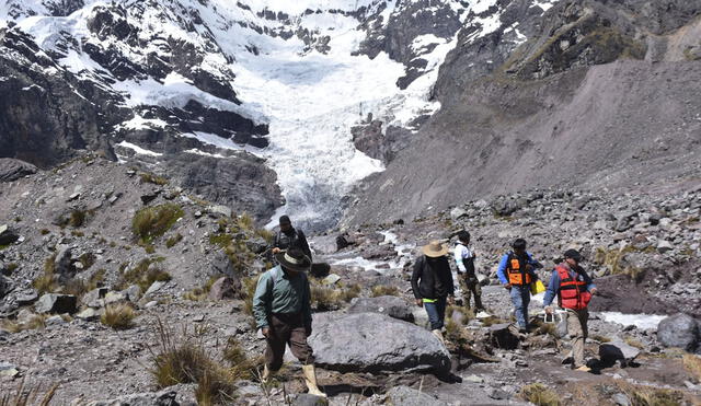 El desborde ocurrió el domingo pasado. Nevado esta a 6,385 metros sobre el nivel del mar. Foto: Centro de Operaciones de Emergencia Regional Cusco (COER)