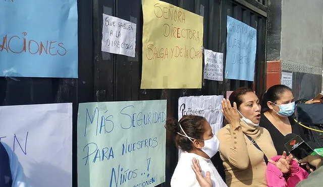 Padres de familia del colegio Peruano Japonés I.E.7213, exigieron que la directora se responsabilice de supuestos casos de acoso y tocamientos indebidos. Foto: La República