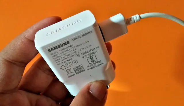 Los teléfonos de gama alta y gama media de Samsung ya no traen cargador. Foto: La Nación