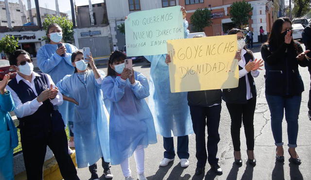 Manifestación se realizó frente a las instalaciones del nosocomio. Foto: Rodrigo Talavera/La República