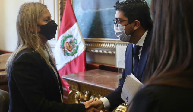 Pedro Vaca se reunió con María del Carmen Alva luego de tener una sesión con el presidente Pedro Castillo. Foto: @MaricarmenAlvaP / Twitter