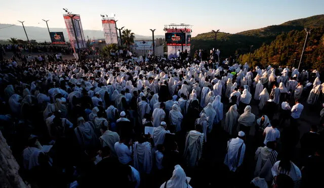 Judíos ortodoxos durante el peregrinaje en el Monte Merón en Israel. Foto: EFE