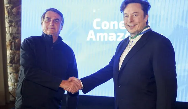 El presidente Jair Bolsonaro (izquierda) le da la mano al director ejecutivo e ingeniero jefe de SpaceX, Elon Musk, en el evento Conecta Amazonia en Porto Feliz (Brasil). Foto: Ministerio de Comunicaciones de Brasil