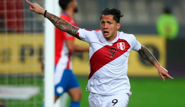Gianluca Lapadula juega en la selección peruana desde el 2020. Foto: EFE