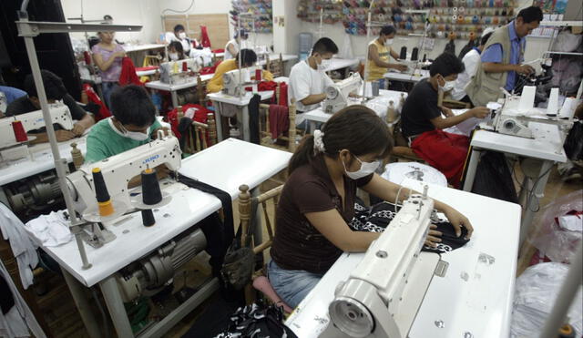 Se recuerda que el sector textil y confecciones fue declarado en emergencia hasta julio de 2022. Foto: Andina