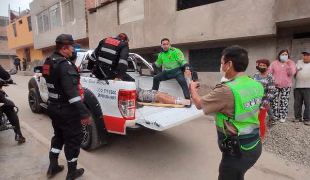 El ladrón abatido fue trasladado hasta el hospital Sergio Bernales. Foto: Urpi / La República