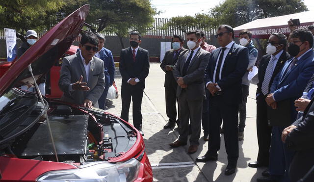 El vehículo eléctrico fue presentado a autoridades del Ministerio de Energía y Minas. Foto: UNSA