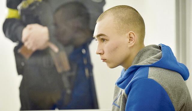 Sentenciado. Vadim Shishimarin tiene 21 años. Fue sentenciado en un juicio sumario por el asesinato de un civil ucraniano. Foto: EFE