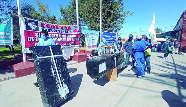 Problemas. Trabajadores del Goyeneche no cesan sus manifestaciones. Denuncian que nuevo director no va al hospital y que hay gestiones pendientes. Foto: La República/Rodrigo Talavera