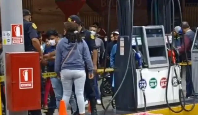 Sicarios llegaron en una moto lineal hasta estación de servicio. Foto: captura video La Ribereña Guadalupe