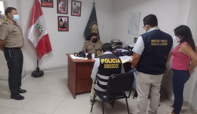 Fiscales llegaron a Macro Región Policial de Piura por investigación la mañana de este martes 24 de mayo. Foto: Ministerio Público