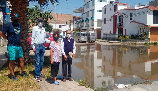 Aguas servidas han proliferado en la cuadra 1 de la calle Los Jazmines. Foto: Rosa Quincho/ La República
